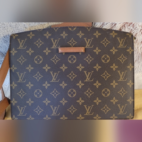 Louis Vuitton Courcelles Monogram - Authentic - EUC - Picture 9 of 16